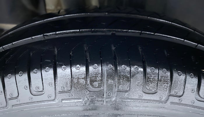 2018 Maruti Swift VXI D, Petrol, Manual, 38,328 km, Right Rear Tyre Tread