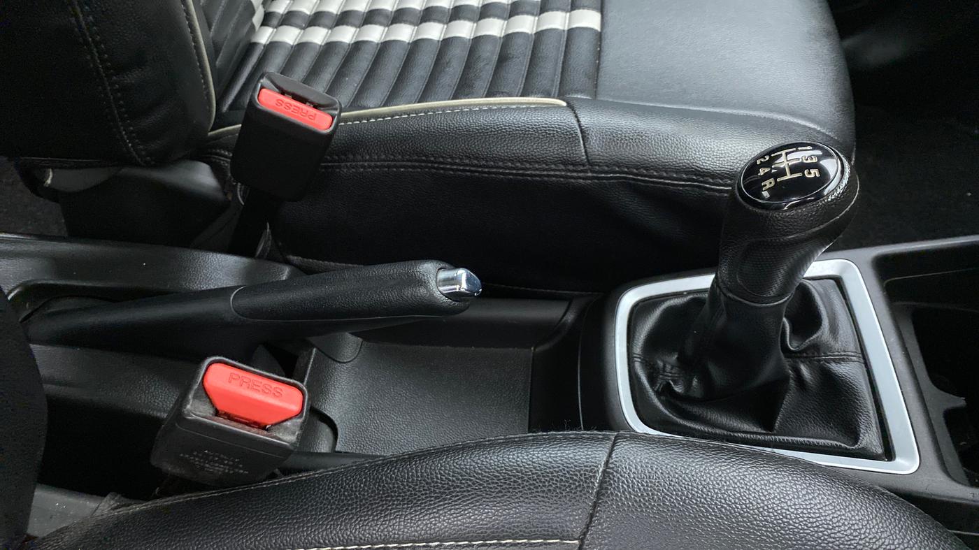 2018 Maruti Swift VXI D, Petrol, Manual, 38,328 km, Gear Lever