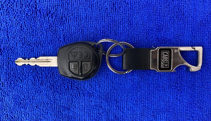 2018 Maruti Swift VXI D, Petrol, Manual, 38,328 km, Key Close Up