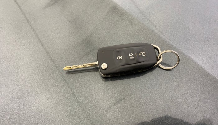 2016 Tata Zest XMS PETROL, Petrol, Manual, 30,872 km, Key Close Up