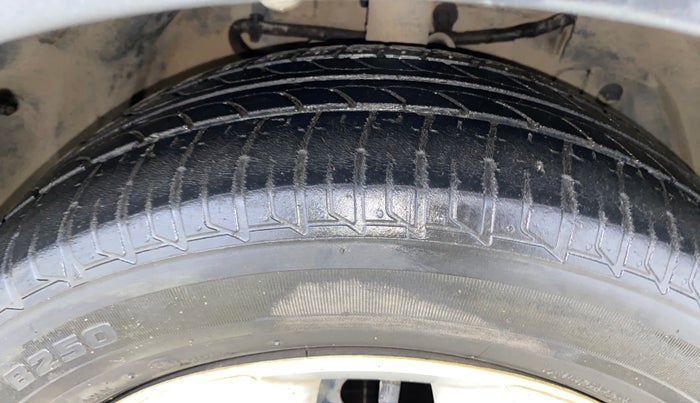 2016 Tata Zest XMS PETROL, Petrol, Manual, 30,872 km, Right Front Tyre Tread