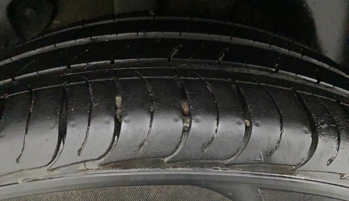 2020 KIA SELTOS HTK PLUS 1.5 DIESEL, Diesel, Manual, 29,941 km, Left Front Tyre Tread