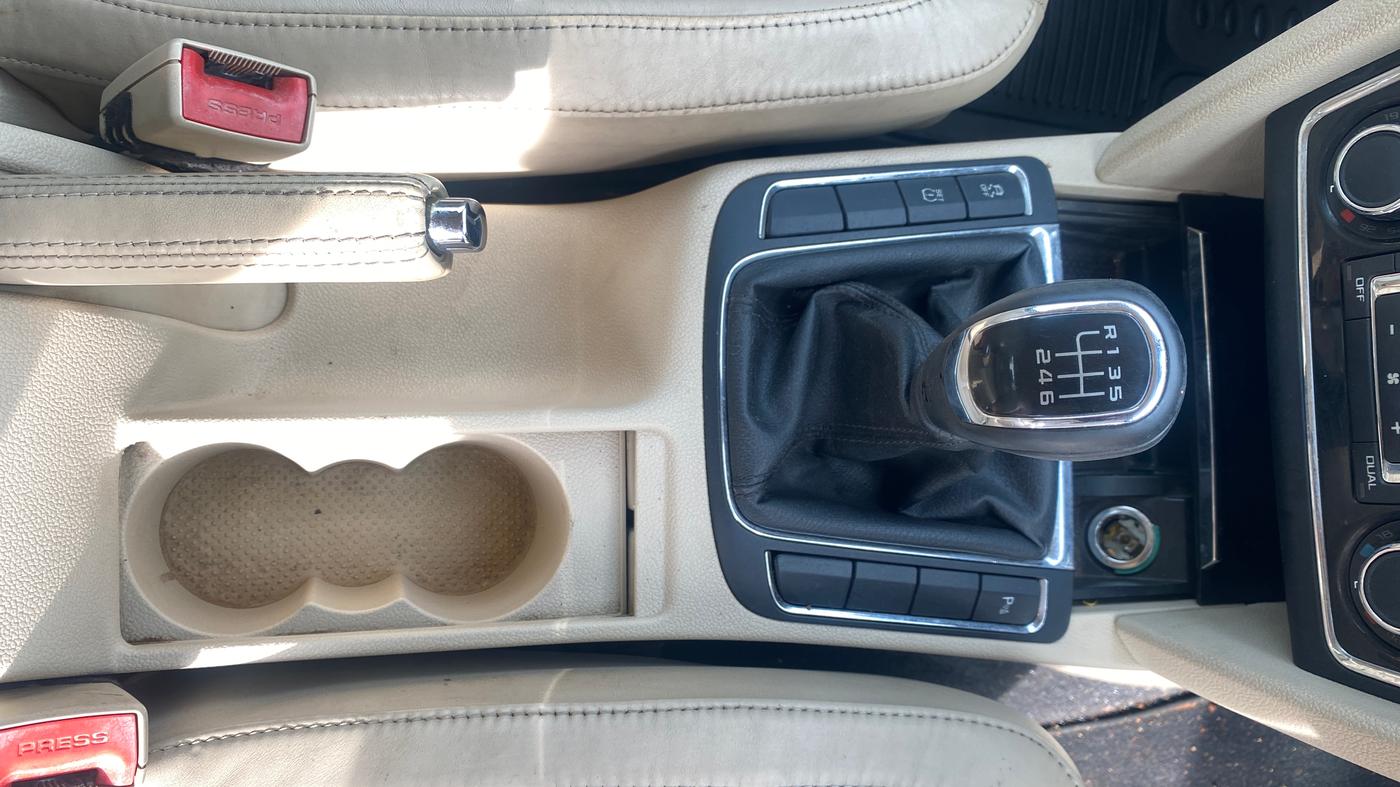 2012 Skoda Superb ELEGANCE 1.8 TSI AT, Petrol, Automatic, 75,502 km, Gear Lever