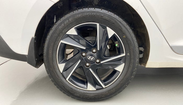 2020 Hyundai Verna SX (O) 1.5 CRDI, Diesel, Manual, 68,590 km, Right Rear Wheel