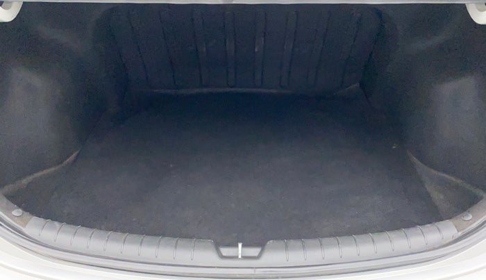 2017 Hyundai Verna 1.6 VTVT SX (O) AT, Petrol, Automatic, 95,153 km, Boot Inside
