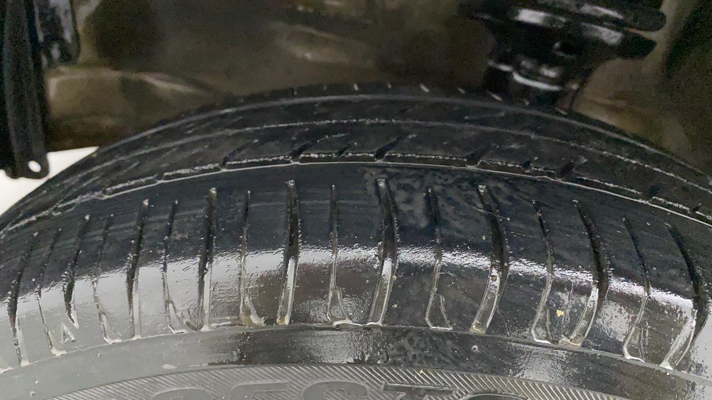 2016 Maruti Wagon R 1.0 VXI, Petrol, Manual, 74,306 km, Left Front Tyre Tread