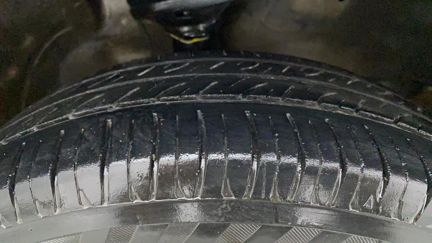 2016 Maruti Wagon R 1.0 VXI, Petrol, Manual, 74,306 km, Right Front Tyre Tread