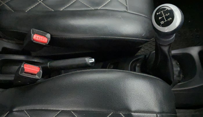 2016 Maruti Wagon R 1.0 VXI, Petrol, Manual, 74,306 km, Gear Lever
