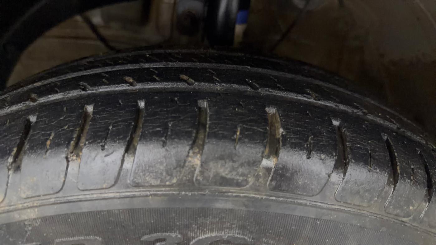 2022 Maruti Dzire VXI AMT, Petrol, Automatic, 50,101 km, Left Front Tyre Tread