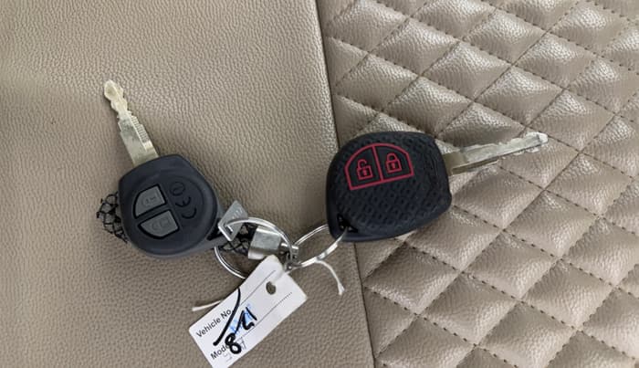 2022 Maruti Dzire VXI AMT, Petrol, Automatic, 50,101 km, Key Close Up