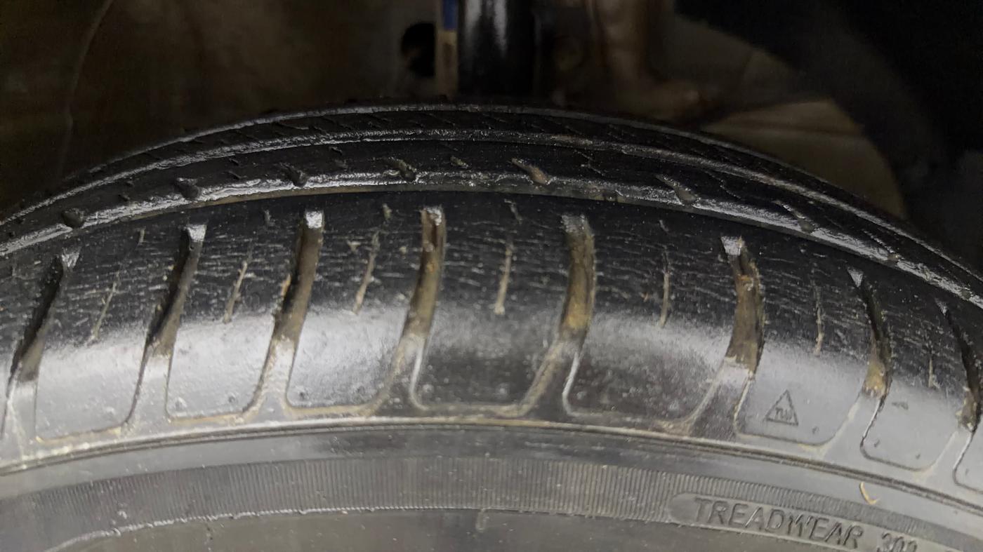 2022 Maruti Dzire VXI AMT, Petrol, Automatic, 50,101 km, Right Front Tyre Tread