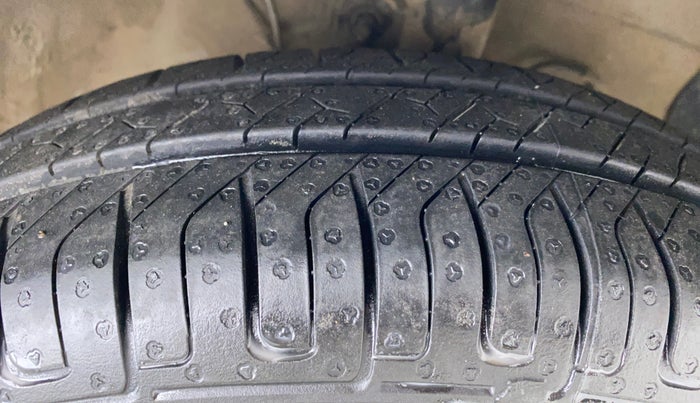 2019 Hyundai NEW SANTRO SPORTZ CNG, CNG, Manual, 80,968 km, Right Front Tyre Tread
