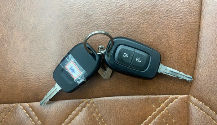 2021 Renault TRIBER RXT AMT, Petrol, Automatic, 48,169 km, Key Close Up