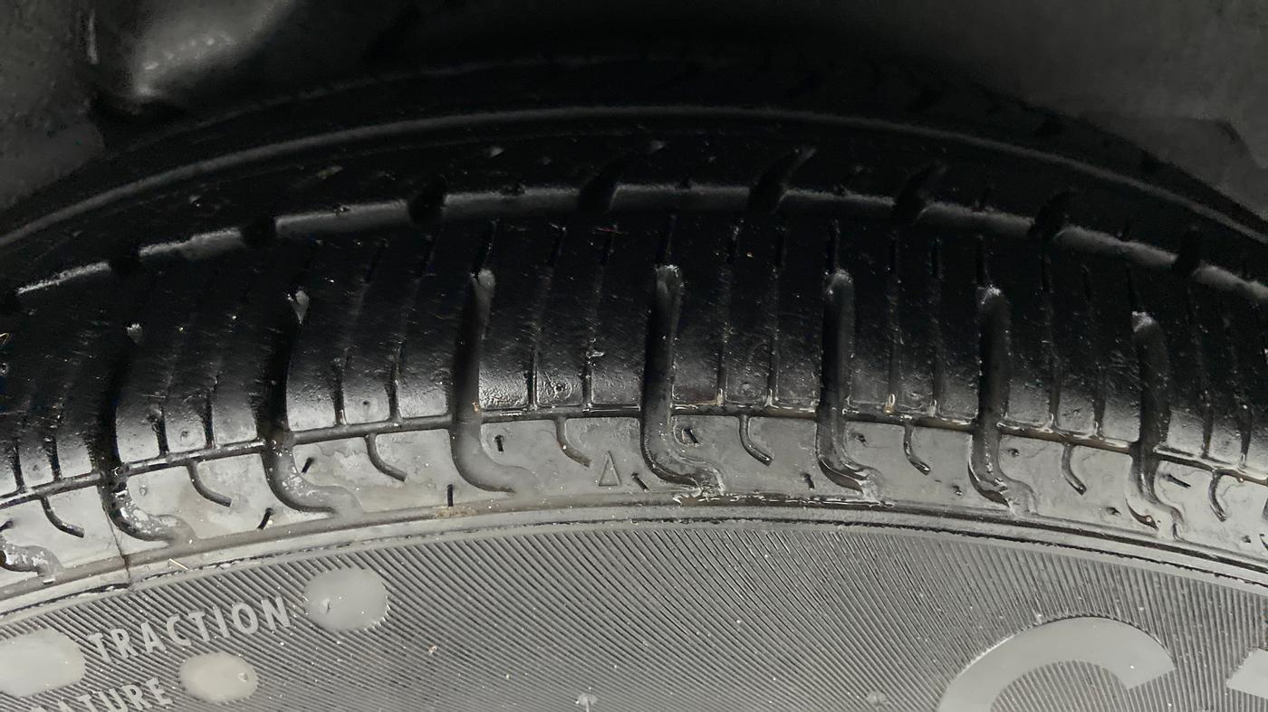 2011 Hyundai i10 SPORTZ 1.2 KAPPA2, Petrol, Manual, 33,632 km, Left Rear Tyre Tread