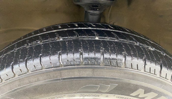 2017 Maruti Wagon R 1.0 LXI CNG, CNG, Manual, 1,01,847 km, Left Front Tyre Tread