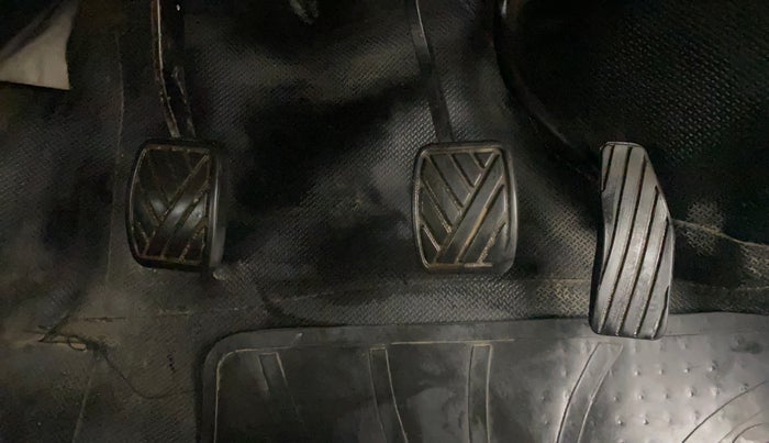 2017 Maruti Wagon R 1.0 LXI CNG, CNG, Manual, 1,01,847 km, Pedals