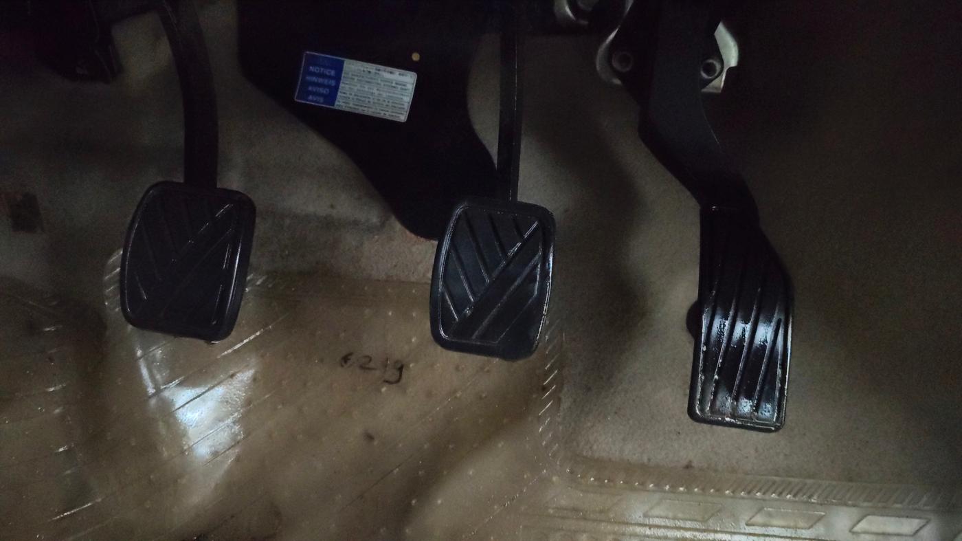 2013 Maruti Ertiga ZXI, Petrol, Manual, 73,530 km, Pedals