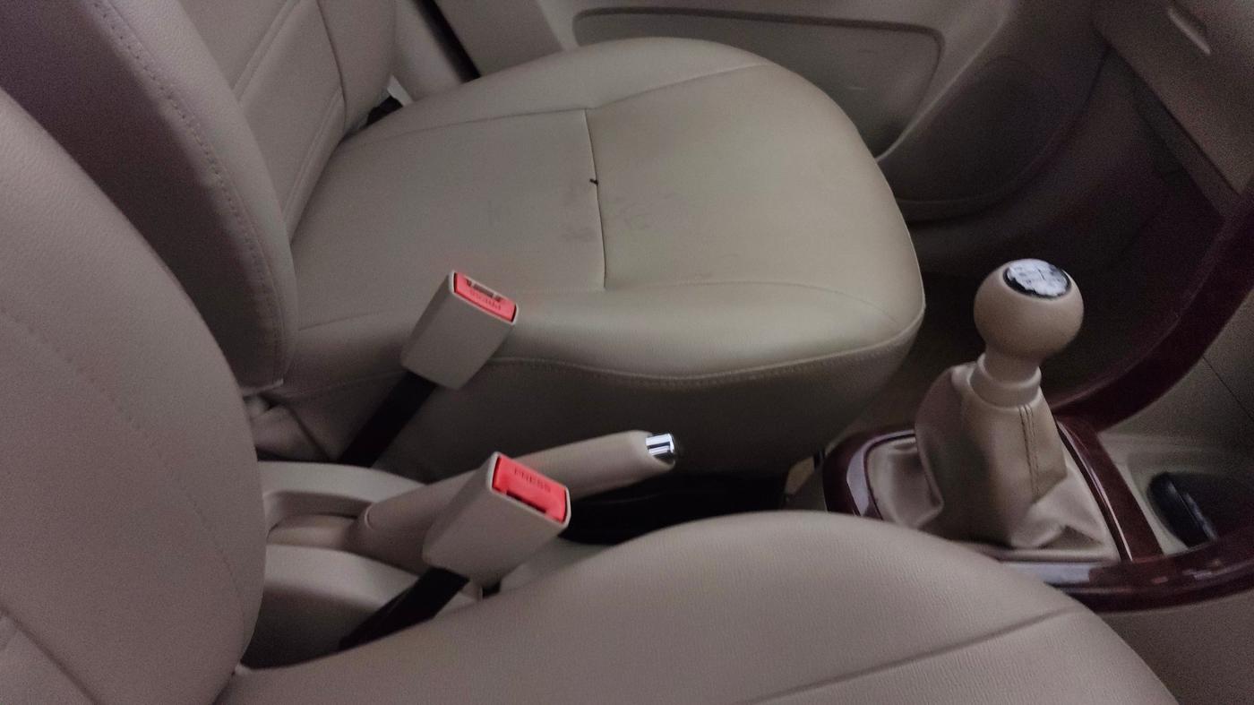 2013 Maruti Ertiga ZXI, Petrol, Manual, 73,530 km, Gear Lever