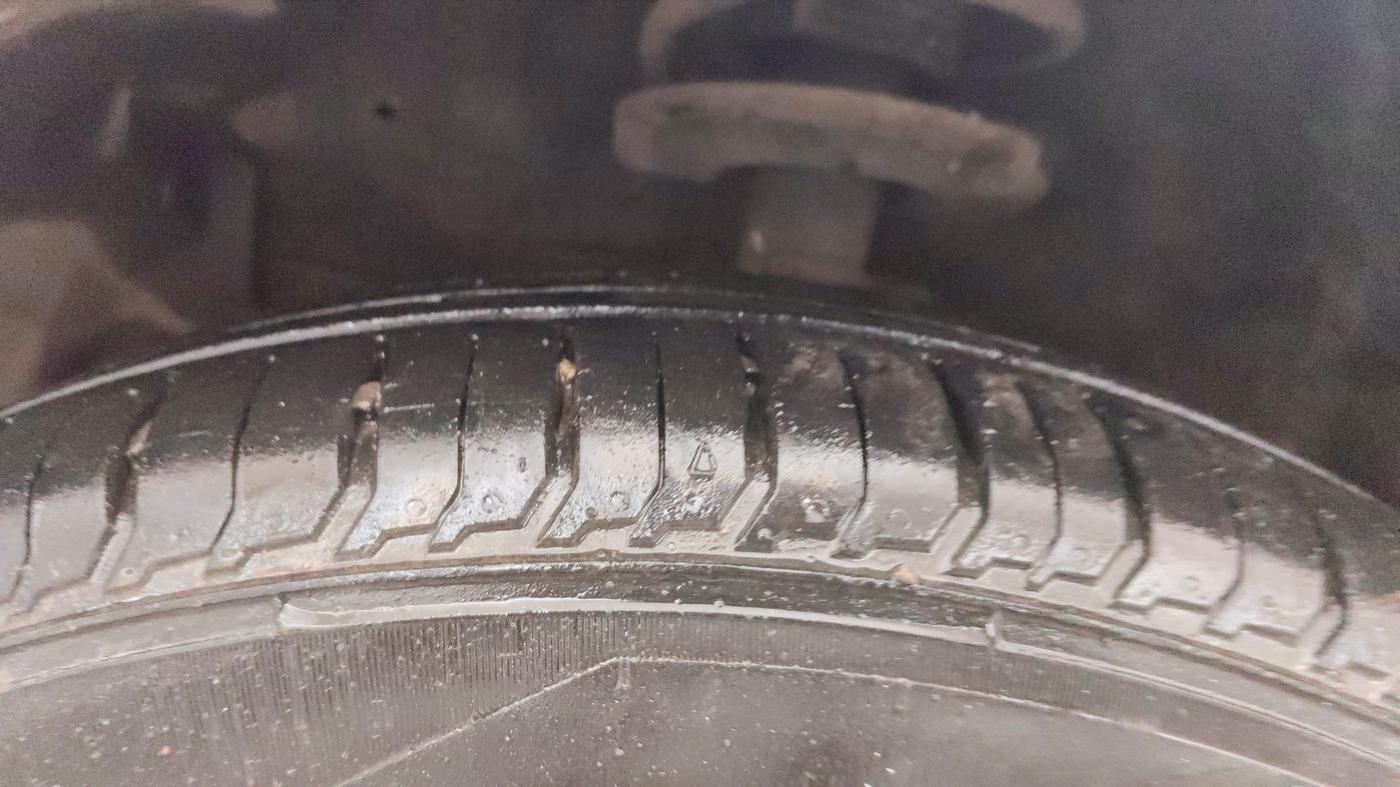 2013 Maruti Ertiga ZXI, Petrol, Manual, 73,530 km, Left Front Tyre Tread