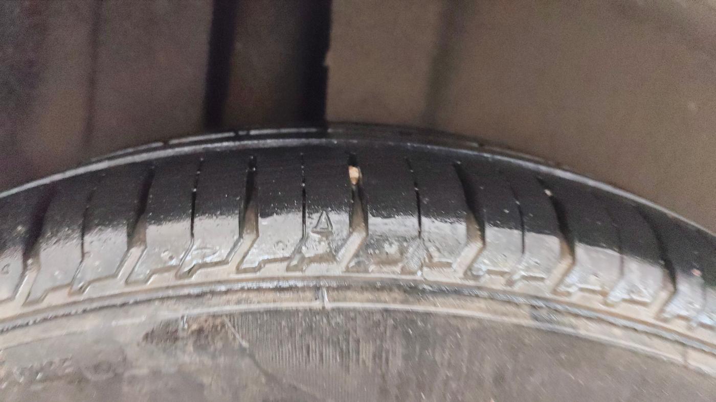 2013 Maruti Ertiga ZXI, Petrol, Manual, 73,530 km, Right Rear Tyre Tread