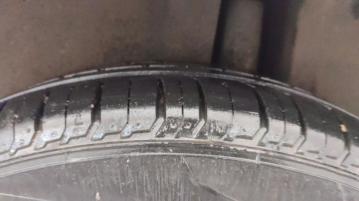 2013 Maruti Ertiga ZXI, Petrol, Manual, 73,530 km, Left Rear Tyre Tread
