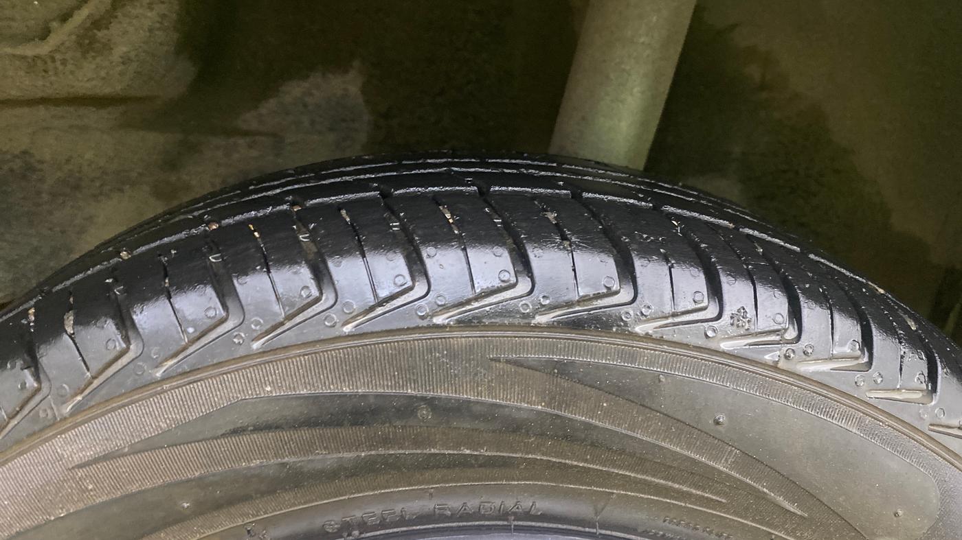 2016 Datsun Redi Go T (O), Petrol, Manual, 32,393 km, Left Rear Tyre Tread