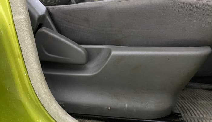 2016 Datsun Redi Go T (O), Petrol, Manual, 32,393 km, Driver Side Adjustment Panel
