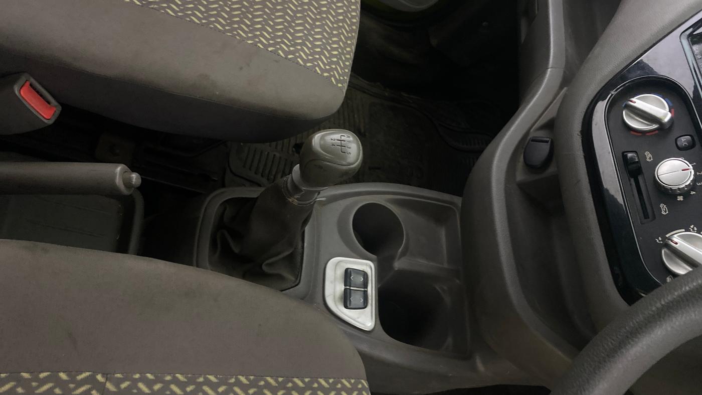 2016 Datsun Redi Go T (O), Petrol, Manual, 32,393 km, Gear Lever