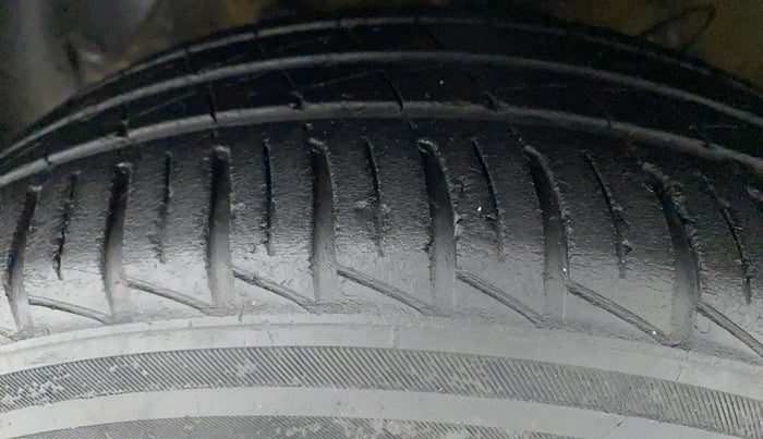 2020 Hyundai AURA S 1.2, Petrol, Manual, 42,388 km, Left Front Tyre Tread