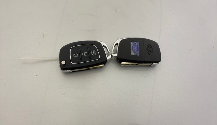 2016 Hyundai Verna 1.6 CRDI S, Diesel, Manual, 1,20,751 km, Key Close Up