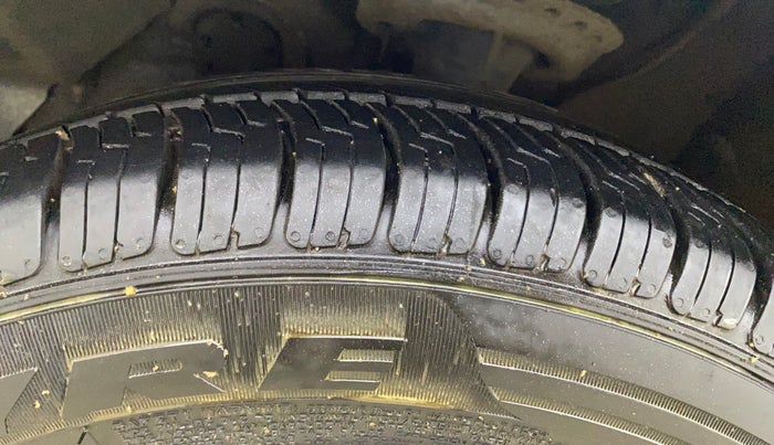 2016 Hyundai Verna 1.6 CRDI S, Diesel, Manual, 1,20,751 km, Left Front Tyre Tread