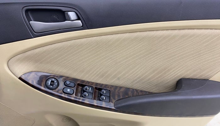 2016 Hyundai Verna 1.6 CRDI S, Diesel, Manual, 1,20,751 km, Driver Side Door Panels Control