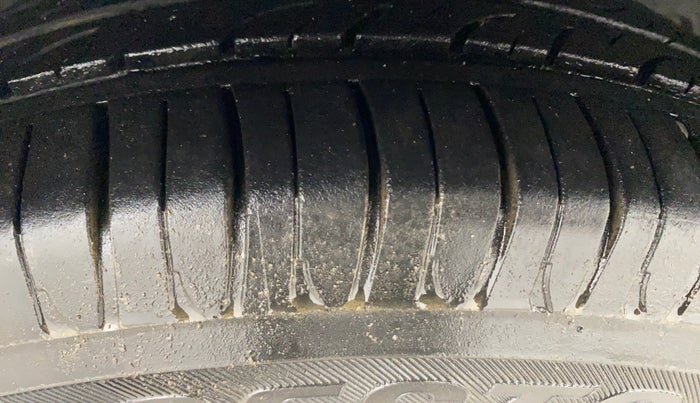 2015 Hyundai Xcent SX 1.1 CRDI, Diesel, Manual, 78,378 km, Right Front Tyre Tread