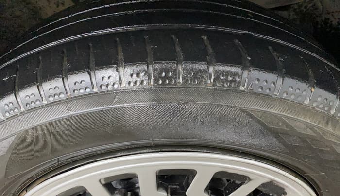 2018 Maruti Baleno DELTA PETROL 1.2, Petrol, Manual, 1,00,738 km, Right Front Tyre Tread