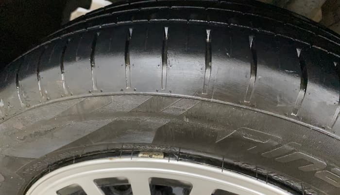 2018 Maruti Baleno DELTA PETROL 1.2, Petrol, Manual, 1,00,738 km, Left Front Tyre Tread