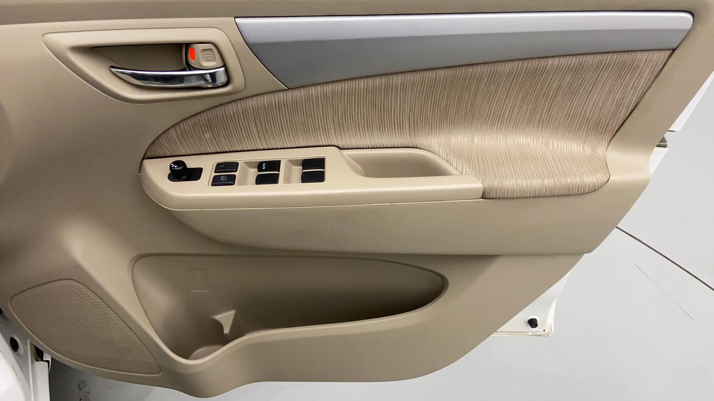 2015 Maruti Ertiga ZXI, Petrol, Manual, 76,092 km, Driver Side Door Panels Control
