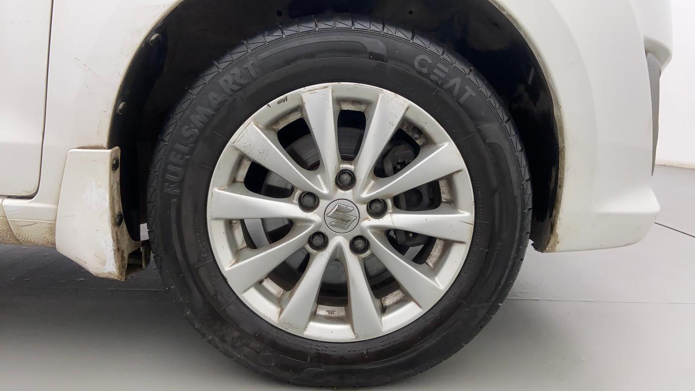 2015 Maruti Ertiga ZXI, Petrol, Manual, 76,092 km, Right Front Wheel