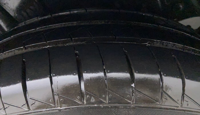 2015 Maruti Ertiga ZXI, Petrol, Manual, 76,092 km, Left Front Tyre Tread
