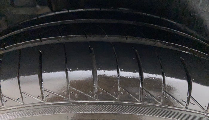 2015 Maruti Ertiga ZXI, Petrol, Manual, 76,092 km, Right Front Tyre Tread