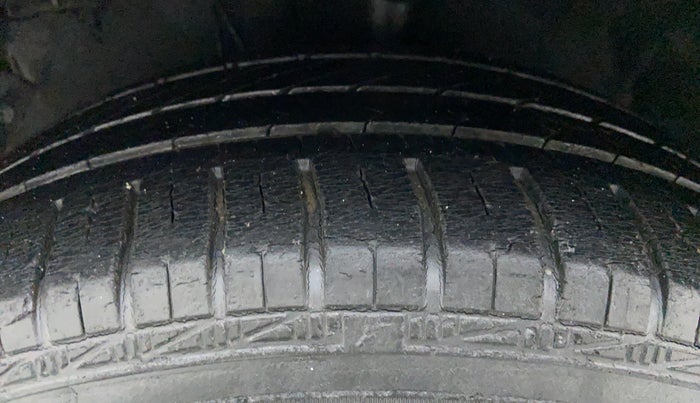 2013 Hyundai i20 SPORTZ 1.4 CRDI, Diesel, Manual, 65,221 km, Left Front Tyre Tread