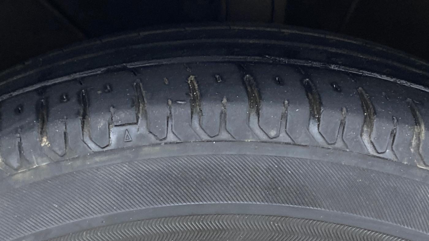 2020 Maruti Dzire VXI, Petrol, Manual, 36,155 km, Left Front Tyre Tread