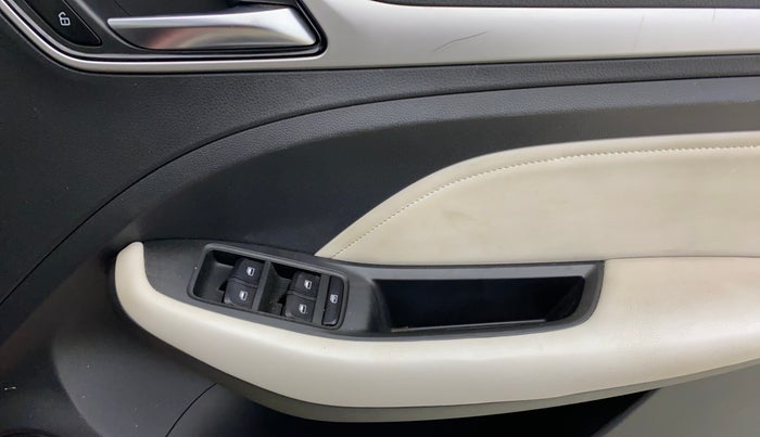 2022 MG ASTOR SHARP EX 1.5 MT, Petrol, Manual, 25,603 km, Driver Side Door Panels Control