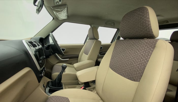 2017 Mahindra TUV300 T8, Diesel, Manual, 30,866 km, Right Side Front Door Cabin