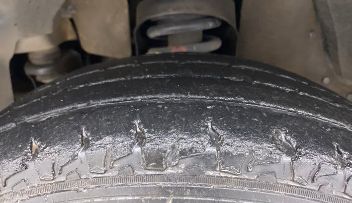 2017 Mahindra TUV300 T8, Diesel, Manual, 30,866 km, Left Front Tyre Tread