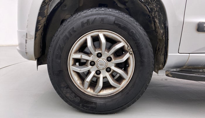 2017 Mahindra TUV300 T8, Diesel, Manual, 30,866 km, Left Front Wheel