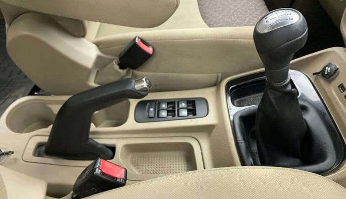 2017 Mahindra TUV300 T8, Diesel, Manual, 30,866 km, Gear Lever