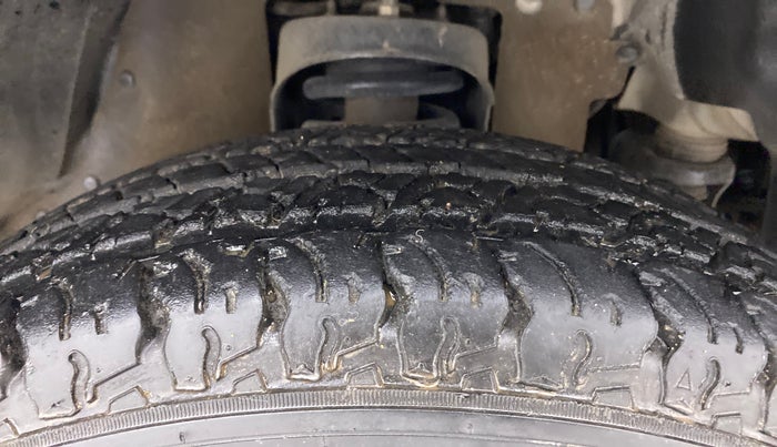 2017 Mahindra TUV300 T8, Diesel, Manual, 30,866 km, Right Front Tyre Tread
