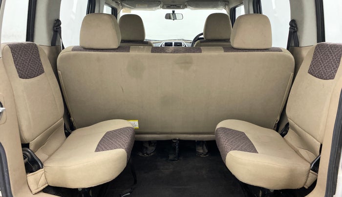 2017 Mahindra TUV300 T8, Diesel, Manual, 30,866 km, Third Seat Row ( optional )