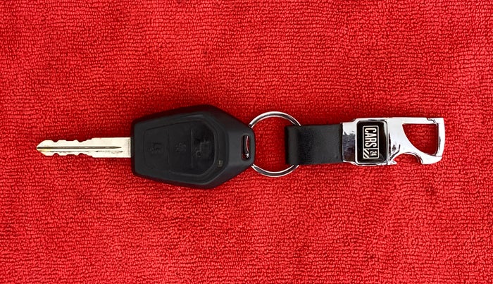 2017 Mahindra TUV300 T8, Diesel, Manual, 30,866 km, Key Close Up