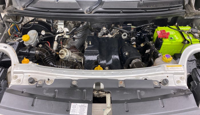 2017 Mahindra TUV300 T8, Diesel, Manual, 30,866 km, Open Bonet